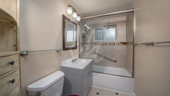 Building Photo - Make This Spacious 2-Bedroom Duplex Your Next Home