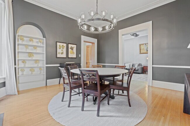 Building Photo - 550 E Town St