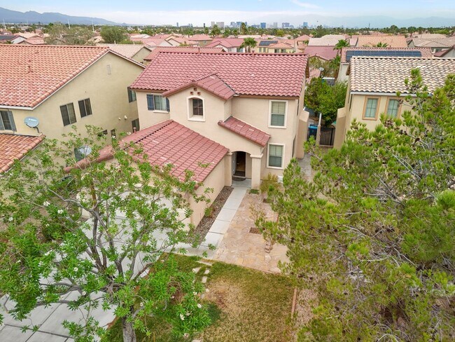 Building Photo - SE!! Pebble and Pollock!! Crystal Springs!...