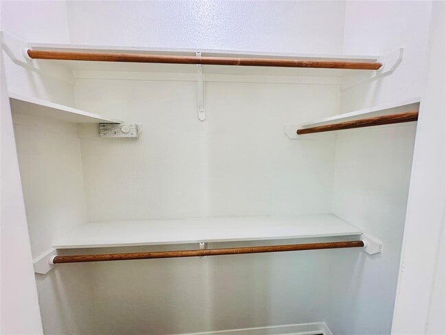 Building Photo - 6301 Crumley Ln