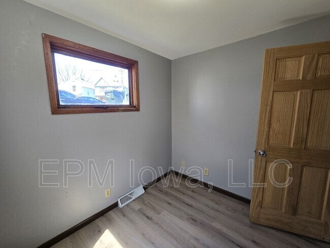 Building Photo - 804 W Mullan Ave