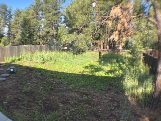 Building Photo - Charming 2-Level Home in Peaceful Mountain...