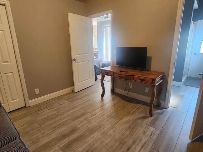 Building Photo - 5274 Far Oak Cir
