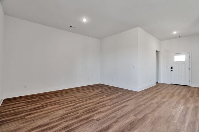 Building Photo - Brand-New 4 Bedroom in Siloam Springs! 3-C...