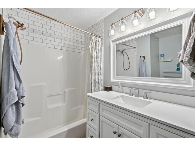 Building Photo - 13905 54th Ave N