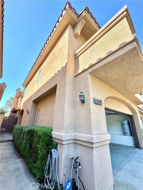 Building Photo - 2072 Villa Del Lago Dr