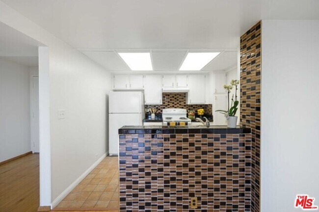 Building Photo - 10535 Wilshire Blvd