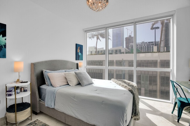 Building Photo - 480 NE 30th St