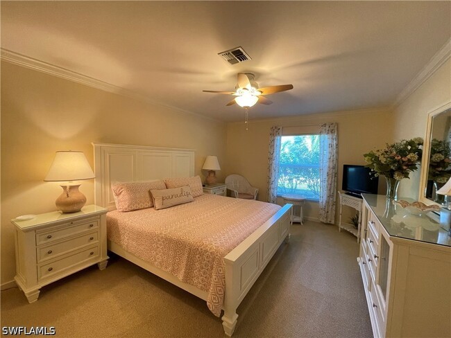 Building Photo - 254 6th Ave S