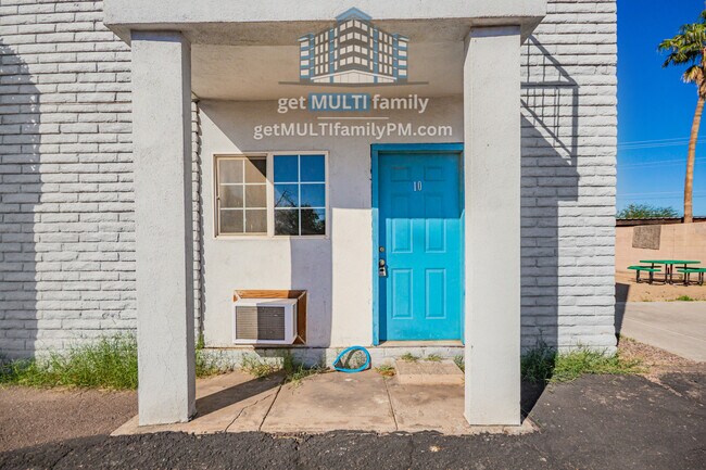 Building Photo - 525 N 32nd St