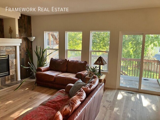 Building Photo - 13371 Pearl Cir