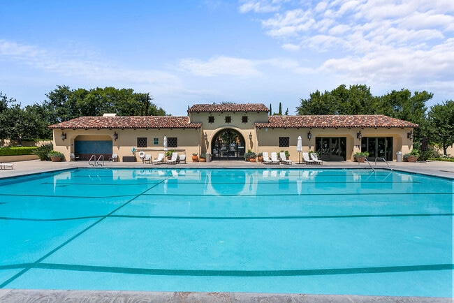 Building Photo - 37 Stepping Stone