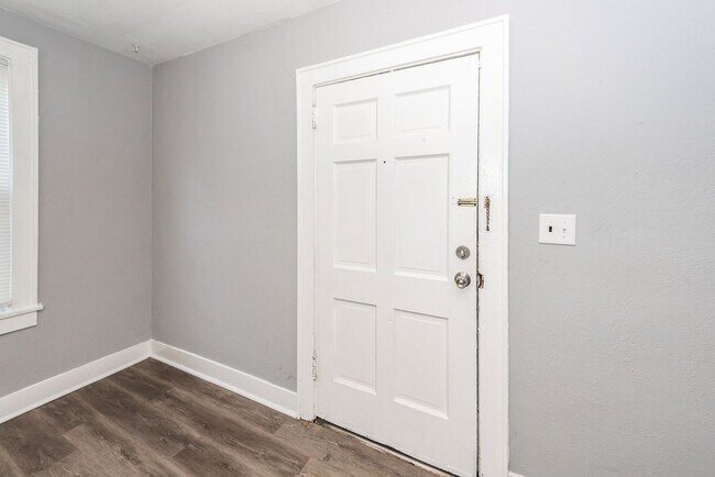 Building Photo - 3 Bedroom, 1 Bathroom Home in Dorchester Terrace - North Charleston