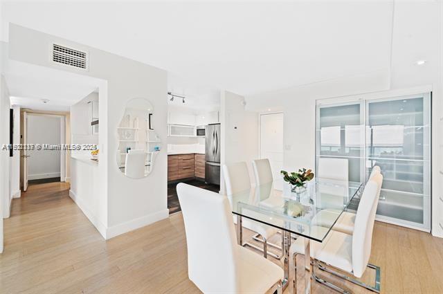 Building Photo - 100 Bayview Dr