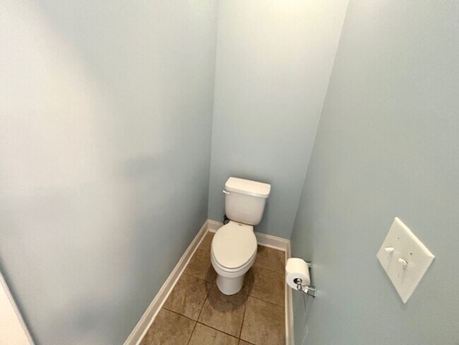 Building Photo - $250 off-MOVE IN SPECIAL!!