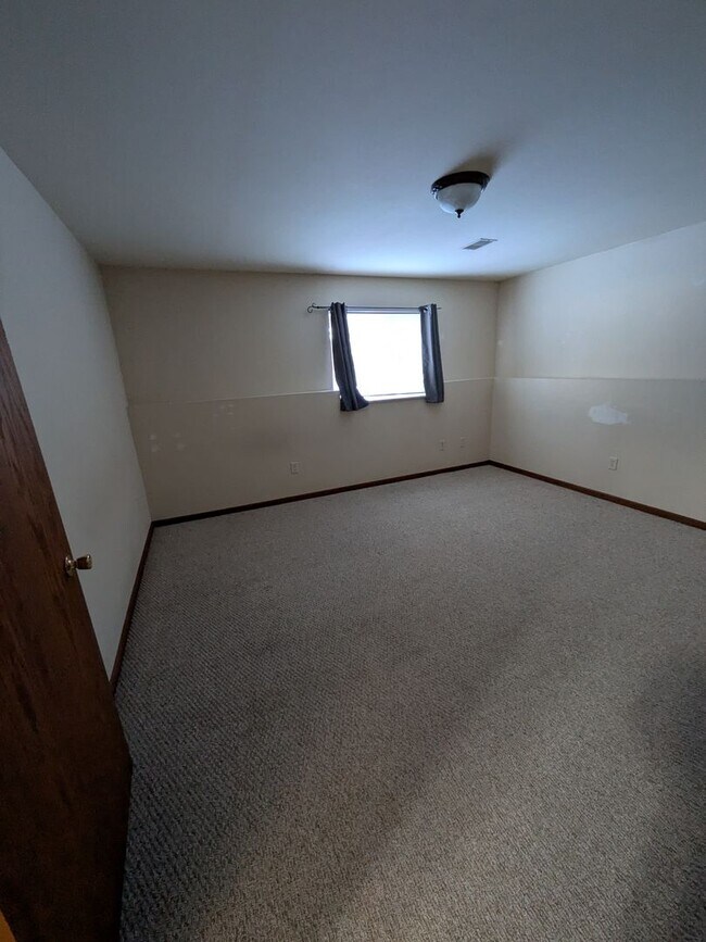 Building Photo - 3381/3383 Bridlewood Dr