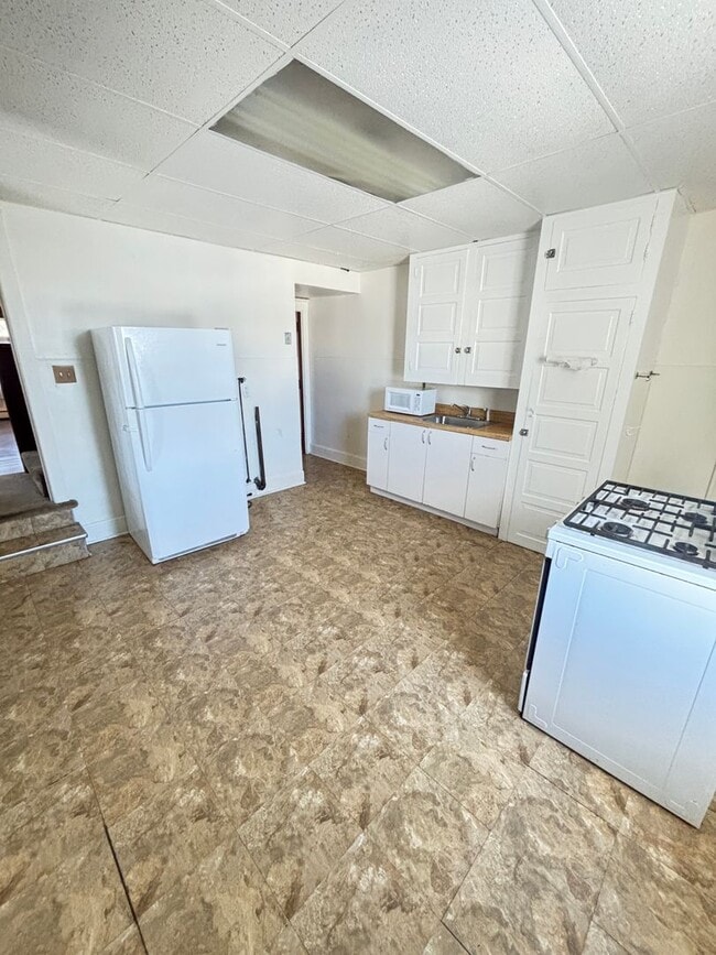 Building Photo - Charming Craftsman-Style Split Home – 3 Bedrooms, 1 Bath