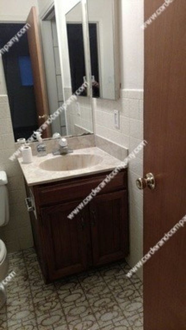 Building Photo - Cozy 3 Bedroom, 2 Bathroom, 1 Car Garage a...