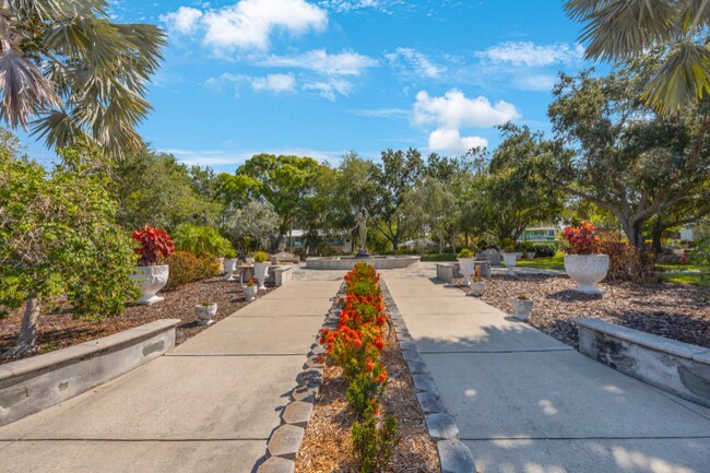 Building Photo - 7010 Sunset Dr S