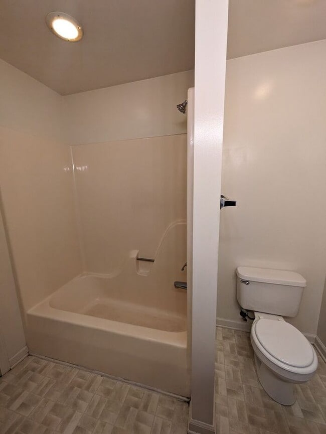 Building Photo - 2BD/1.5BA Townhome At Strawberry Patch Com...