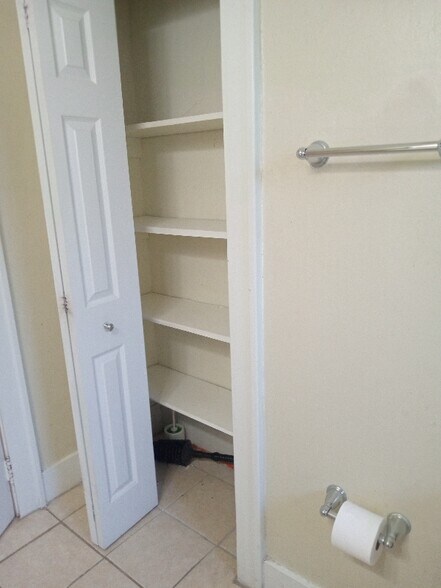 Building Photo - 801 E Frierson Ave