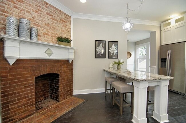 Building Photo - Modern Upgrades in Clifton