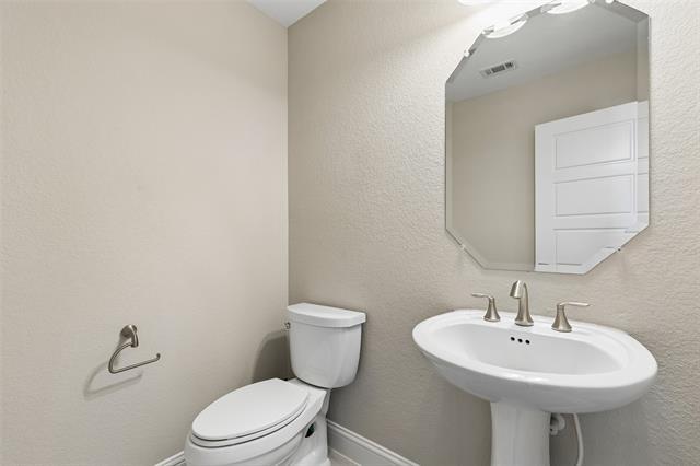 Building Photo - 628 Club Dr