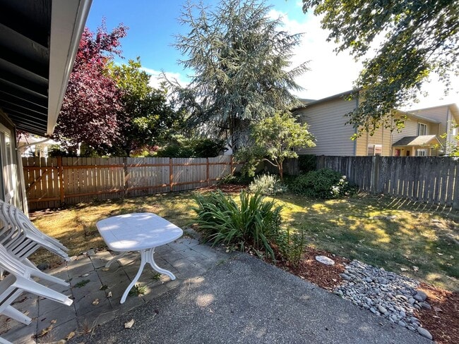 Building Photo - Charming 3 Bed/2 Bath Rambler in NE Tacoma — Cul-de-Sac Living with a Fenced Yard