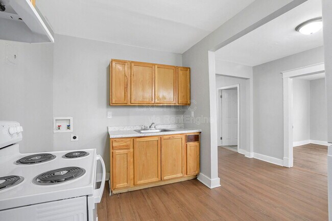 Building Photo - 701 Hazel St