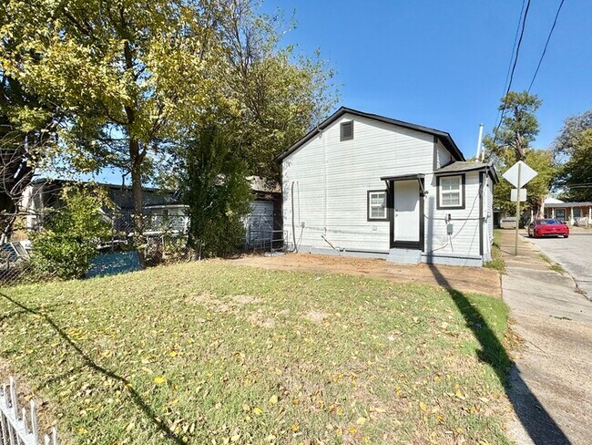 Building Photo - 2603 Carnes Ave