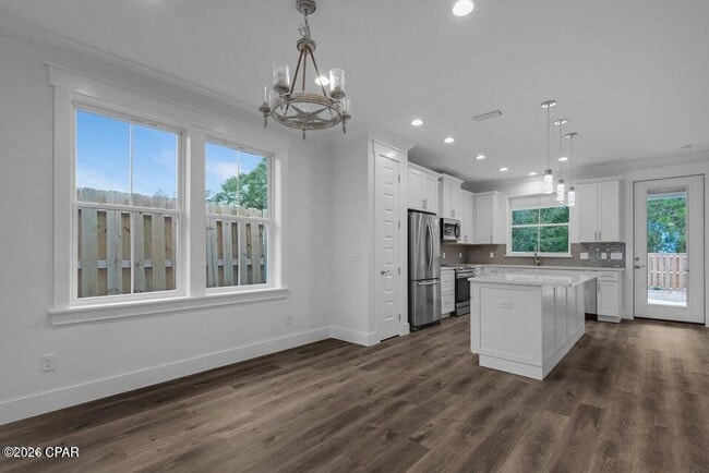 Building Photo - 8408 Warner Pl