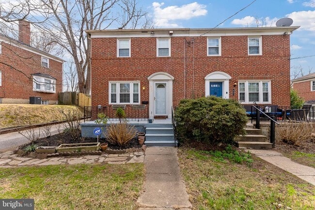 Building Photo - 633 Walker Ave