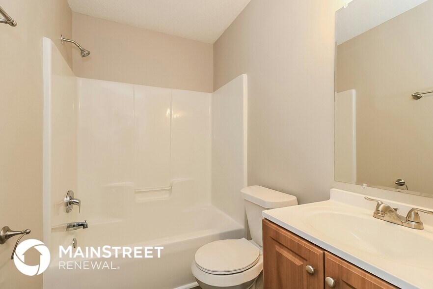 Building Photo - 629 Bullhart Dr