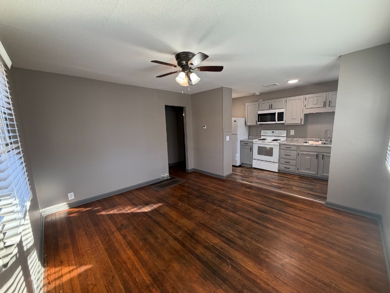 Building Photo - 635 S 3rd St