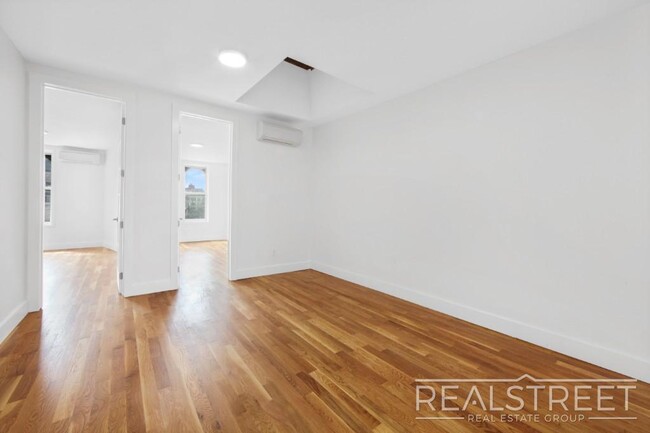 Building Photo - BRAND NEW 3 BED 2 Bath in Bushwick!