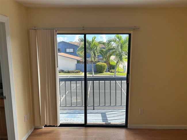 Building Photo - 4622 Holly Lake Dr