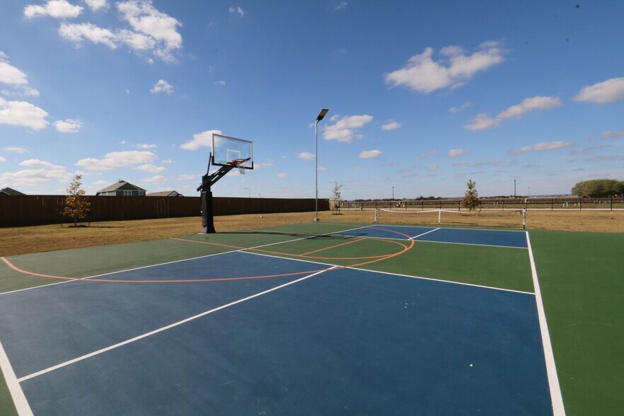 Building Photo - 2091 Olivia Dr