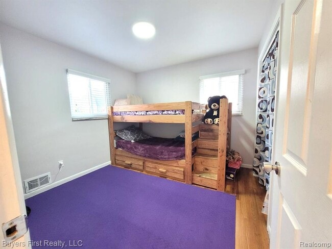 Building Photo - Newly Renovated 7BR – Modern Kitchen + Bath