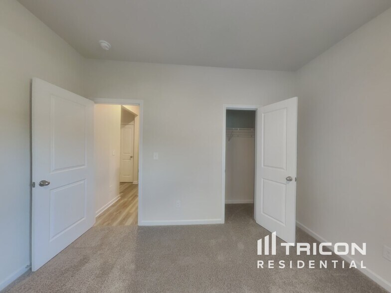 Building Photo - 267 Oliver Dr