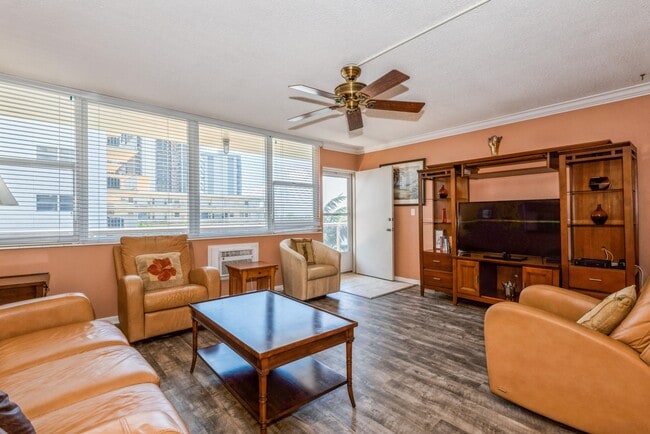 Building Photo - 101 N Birch Rd