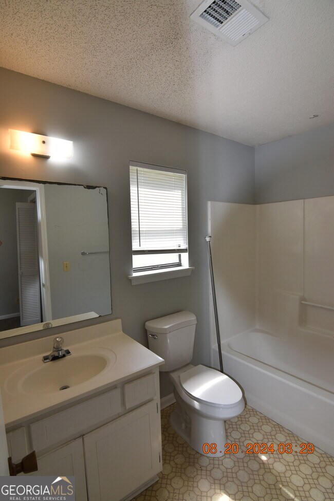Building Photo - 145 Woodhaven Dr