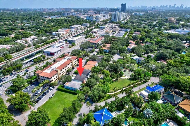 Building Photo - 539 Menendez Ave