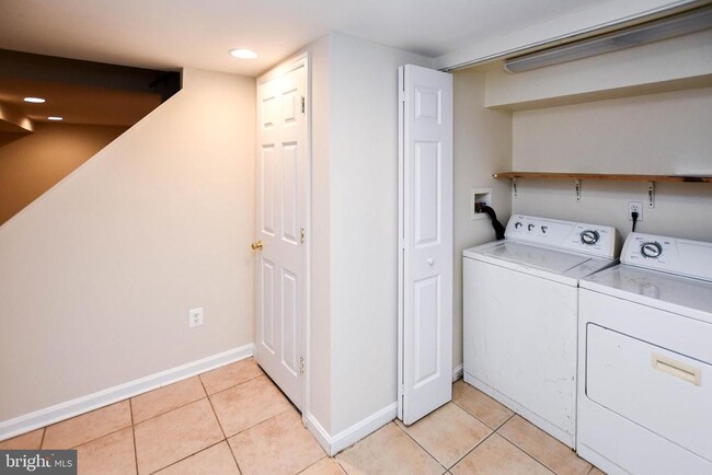 Building Photo - 4773 Elison Ave