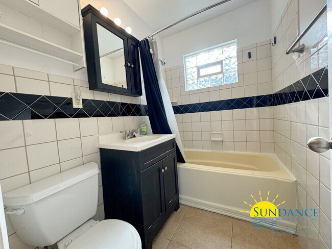 Building Photo - Charming 4-Bedroom Home in Fantastic Neigh...