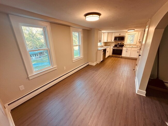 Building Photo - Newly Remodeled Home