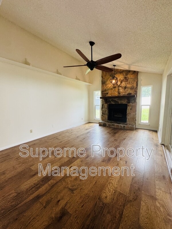 Building Photo - 2437 Bucknell Dr