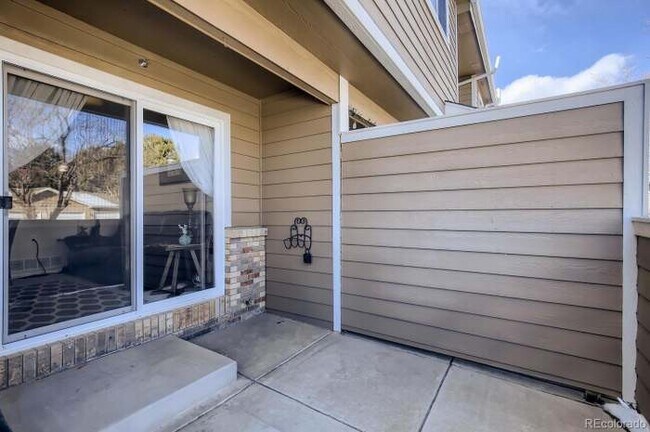 Building Photo - 1601 Great Western Dr