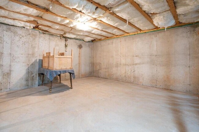 Building Photo - 53 Lakeside Terrace
