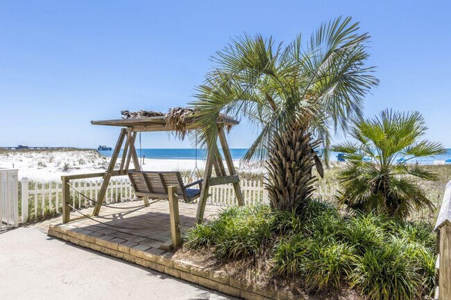 Building Photo - 561 E Beach Blvd