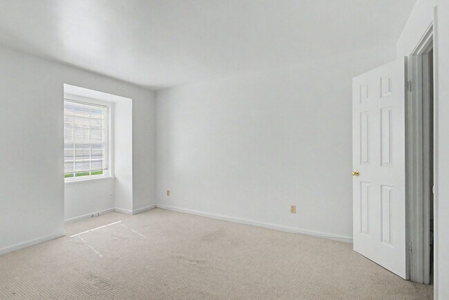 Building Photo - 15324 Warwick Blvd
